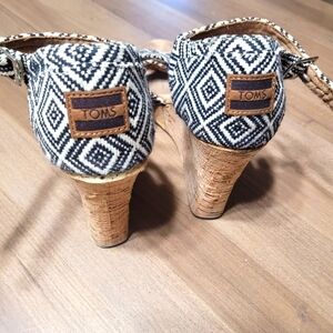 Toms 10 Tribal Boho Wedge Sandel